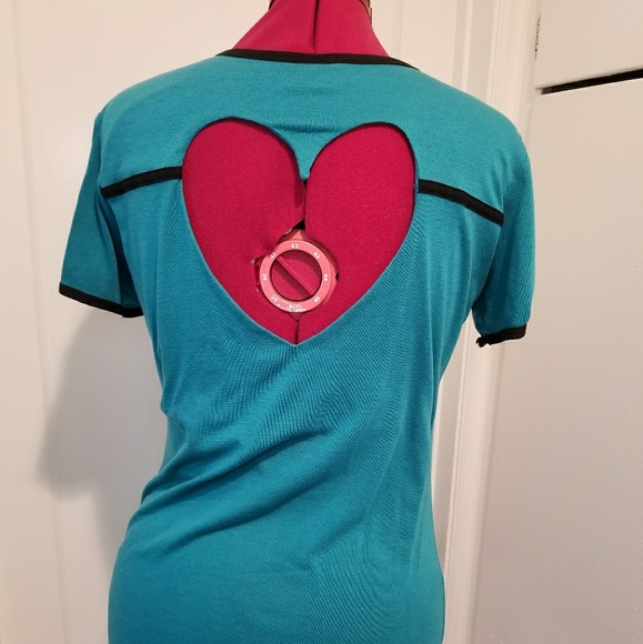 Heart Cut Out (back) Tee - Picture 3 of 7